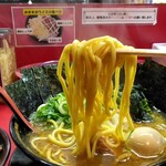 家系ラーメン とらきち家 - 麺リフト