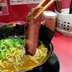 家系ラーメン とらきち家 - チャーシュー厚み