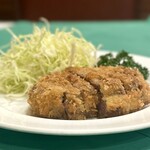 グリル グランド - 「洋食おがた」とは違い、シンプルな盛り付け