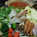 喜久 - 料理写真:寒い夜にはお鍋をどうぞ！鍋各種あります　写真は「トマト鍋」一人前1860円　〆にはパスタがおすすめ（追加200円）