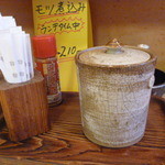Shimizu - テーブルにある調味料の１部