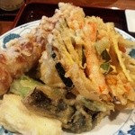 純手打ち讃岐うどん五郎 - かき揚げ・たまご・ちくわ・ねぎ・昆布天