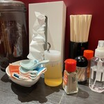 ラーメン大至 - 卓上