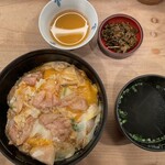 鳥つね自然洞 - 親子丼