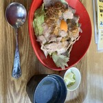 串焼と手造料理 トラットリ家 えるビス - ローストポーク丼