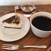 アンズトモモ - チョコぐるぐるチーズケーキ　ブレンドコーヒー