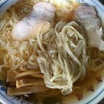 Koushiyuu Ya - 麺かためでオーダー。4回くらい伺ってますが、今回が過去イチかための仕上がりでかたさが残っていてよかったです。麺は平均薄めでピロピロ。薄いとこはときたま汁並のほわほわ感　笑