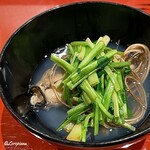Washoku To Washu Ogata - 牡蠣と根付きの芹の煮物椀
