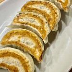 かつぎや - 程よい狐色の焼餃子もこの店では地味な存在ですが他の店だったらエースで4番ですｗ