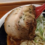 俺の中華たなか家 - 熱々スープに浸していると、トロリ♥と溶けるようになる柔らかチャーシュー♬