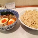 頑者 - メリークリスマス！  クリスマスも新横浜ラーメン博物館じゃ！  辛つけめん味玉、あつもり、大盛り！  イエース！  