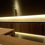 天神橋 青木 - カウンター内の厚いまな板