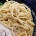 Yokohama Iekei Ramen Haruyoshiya - うん、普通に美味しいです。
      塩ラーメン、醤油ラーメン、豚骨ラーメン
      も食べてみたいかな。