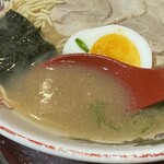 くるめや - しっかりした豚骨感ながらすっきりした味わいで、博多豚骨よりもあっさり目な印象