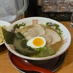 Kurumeya - 豚骨ラーメン、焼めしセット¥980