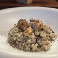 cenci - さっぱりしたお料理の次は旨味爆弾のリゾット！　きなこ豚の旨味と4種のキノコの旨味、鮎の魚醤の粉の旨み　沢山の香りや旨みが混在しためちゃ旨リゾット