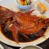 和食 ことしろ - 料理写真:■金目鯛煮つけセット 半身￥2,420…肉厚で、身はふっくら。濃いめの煮汁に、脂ののった金目鯛は本当に旨い。ご飯を半分残し、煮汁をかけ、美味しくいただいた。残った煮汁は、炊き込みご飯用に持って帰りたかった。玉子焼きも美味しかった。