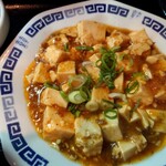 Ashin - 丸美屋の小辛みたいな麻婆豆腐。
                        全然辛くない。