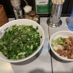 中華蕎麦 瑞山 - 香油青葱ニラ蕎麦　本日のランチ飯（ルーロー飯）