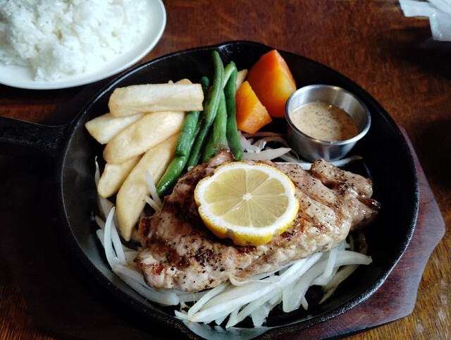 COMBOY（コンボイ） - 義塾高校前（ステーキ）の写真