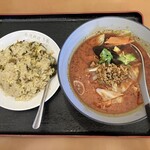 台湾料理 昇龍 - 刀削麺セット1000円(麻辣刀削麺+高菜炒飯)