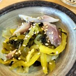 Asakusa Sushi - サバたく。しめ鯖にたくあんと高菜、ガリが和えてある。超絶品!