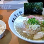 麺匠 清兵衛 - 淡麗　すっきりしたスープがうまい。炊き込みご飯はサービス