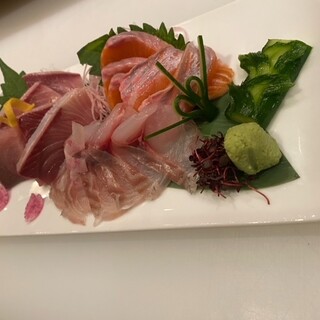 We are proud of our sashimi made with fresh fish. We also have a la carte dishes of your choice!