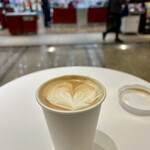 CAFFE Appassionato - 正面は成城石井のスーパーマーケット
