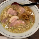 青林檎 - 大きな器にたっぷりの麺量で満足