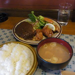 昔ながらの洋食屋 鈴なり - ご飯（１７０円）と味噌汁（８０円）をつけても計９００円