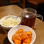 Kurogewagyuuyakiniku Shichikouzan - ウーロン茶(ホット)とカクテキと葱みじん切り