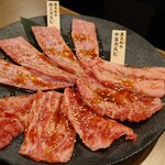 Kurogewagyuuyakiniku Shichikouzan - 黒毛和牛特上カルビ、黒毛和牛中落カルビ