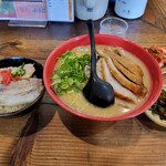 亭亭 - チャーシューメン(麺大盛り), ミニ焼豚丼