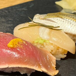 Ate Sushi Kijuurou - ◯江戸前３種盛り¥880
                      …漬けマグロ、小肌、ホタテの昆布締め。