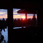 BEAR - forest cafe BEAR 夕暮れの店内