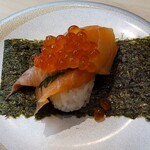 はま寿司 - サーモンいくらつつみ
