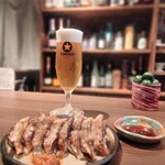 カフェとバー カリチータ - 