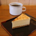 カフェ ミッケ ドルチェ アモ - チーズケーキ プレーン(650円)
            ブラジル Fruto Mercadao(500円)