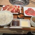 お肉屋さんのひとり焼肉 - 肉屋の４種盛り定食増量250g