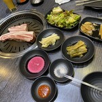 ヨプの王豚塩焼 熟成肉専門店 - 