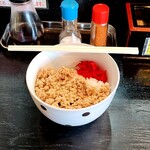 そば処 太陽 - このそぼろご飯がンマいのよまた。