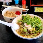 そば処 太陽 - 山菜にせりトッピング。なんて贅沢（白目