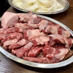 大衆中遊華食堂 八戒 - 生ラムジンギスカン 三種盛(チャックロール、マトン、ショルダー) 