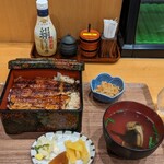 Kisetsu Ryouri Shigeyoshi - 鰻重　肝吸い付き　2980円（国産シラスウナギ）