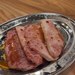 焼肉しづる - 黒毛和牛しづるカルビ(748円)　