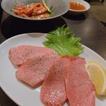 Sutamina Yakiniku Niku Desumida - 