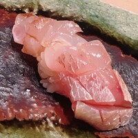 鮨 さいとう はなれ NANZUKA - 春子鯛です。軽く昆布で〆てありました
