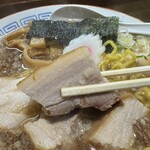 大井町 立食い中華蕎麦 いりこ屋 - 豚¥350追加で角煮のようなバラ肉が6個も！