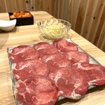 近江焼肉ホルモンすだく - 霜降りタン塩